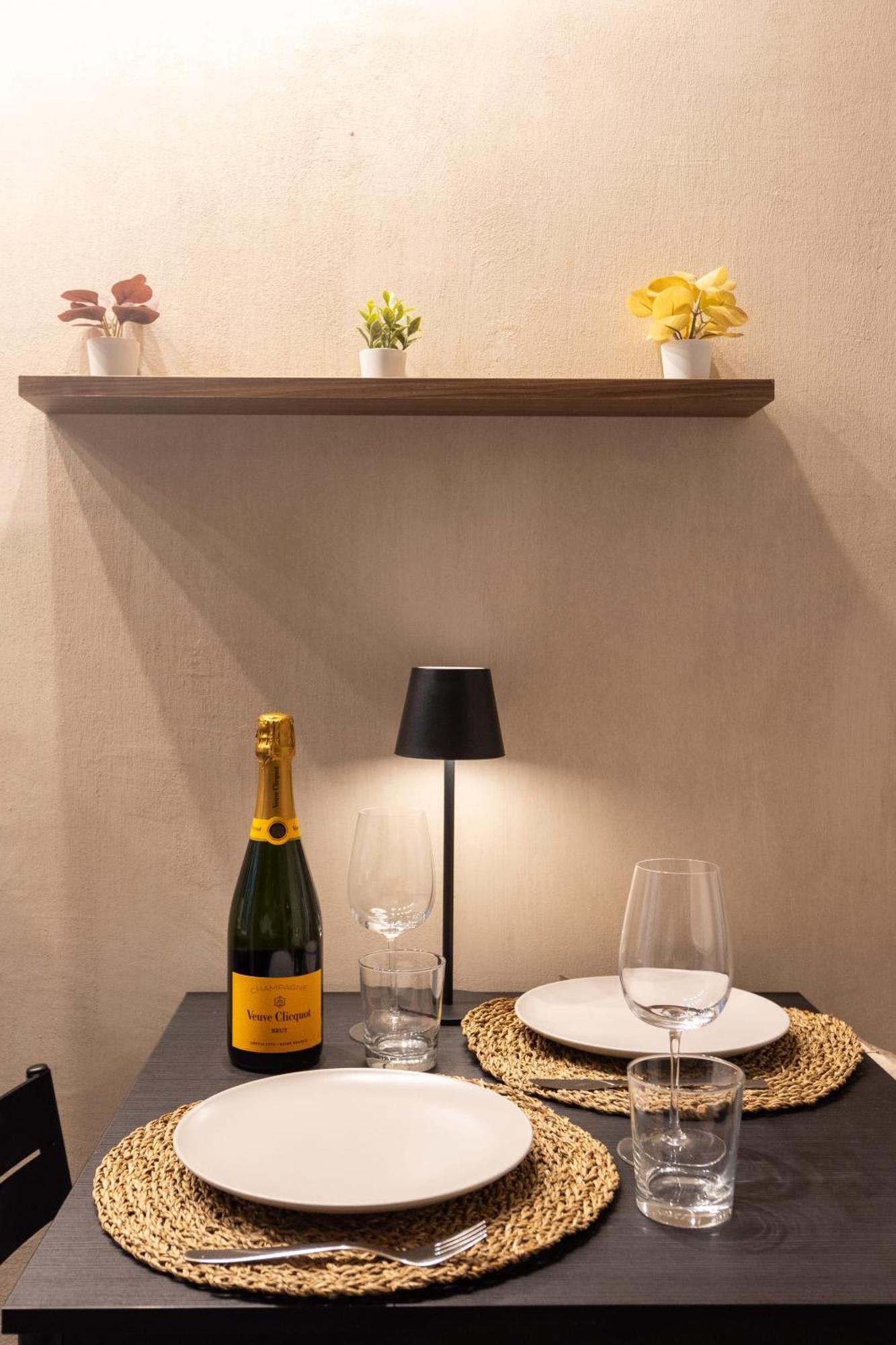 Urban Chic Luxury Suite Apartments Рим Экстерьер фото