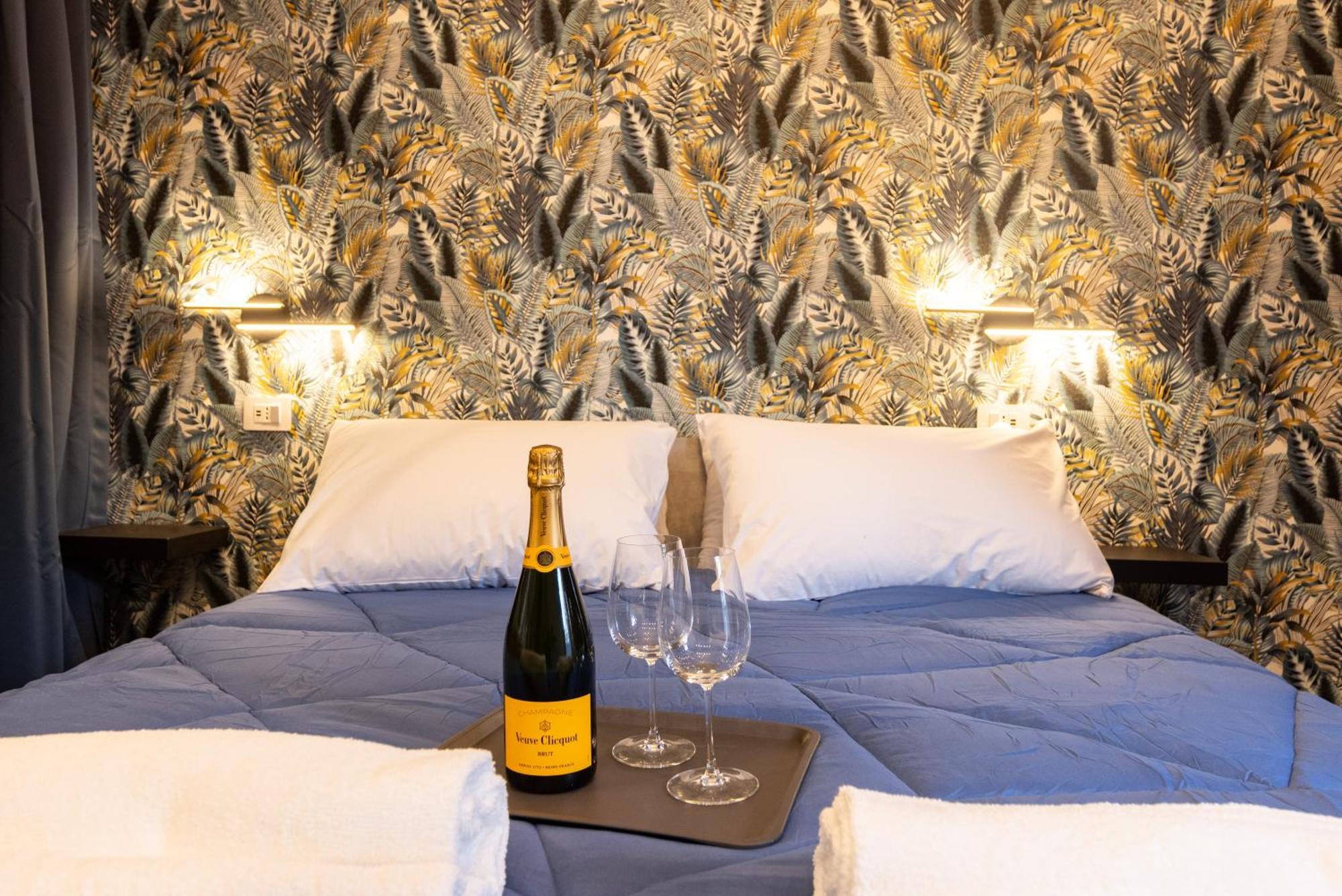 Urban Chic Luxury Suite Apartments Рим Экстерьер фото